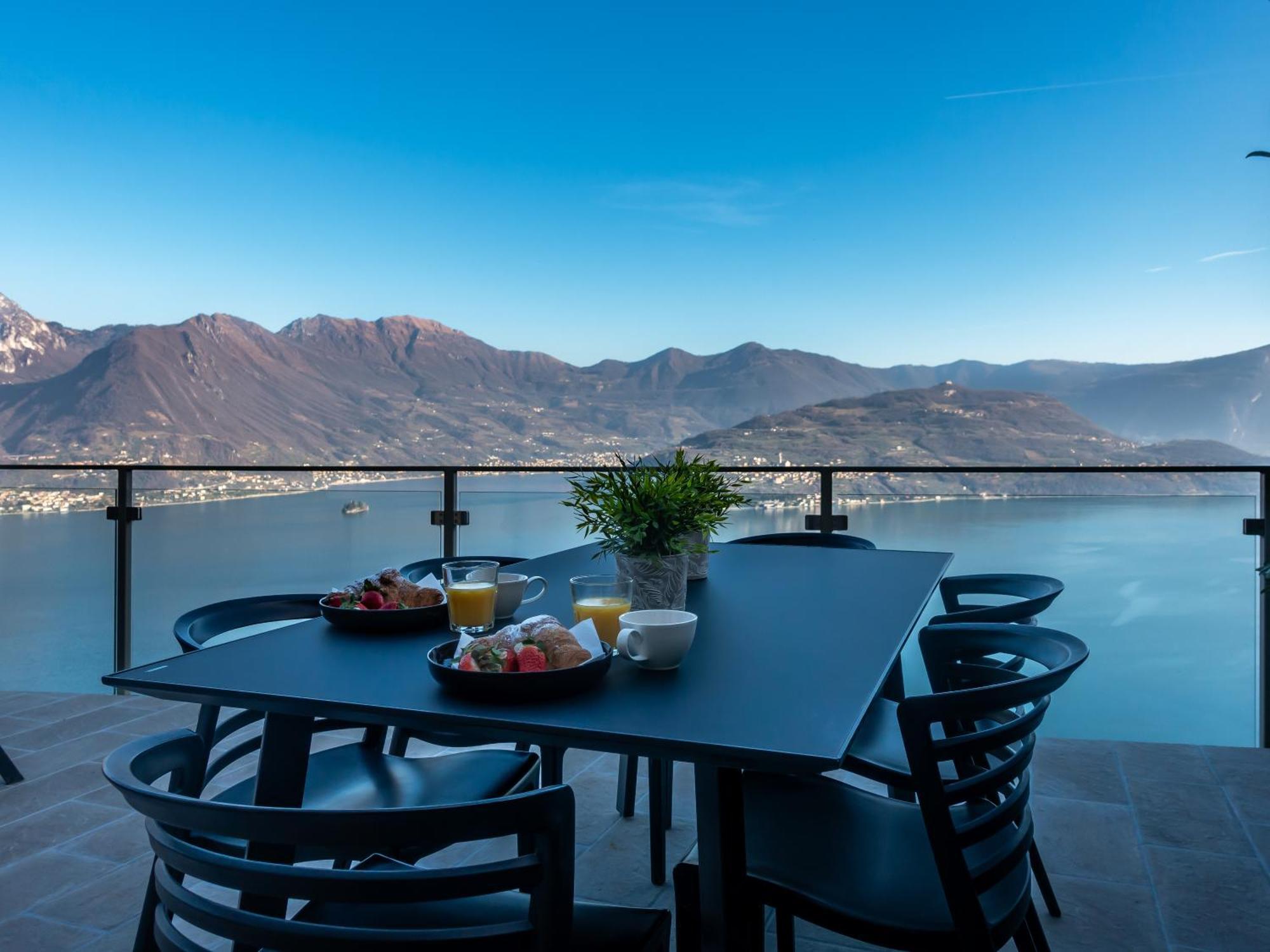 Mia Isola With Lake View, Garden And Swimming Pool Parzanica エクステリア 写真
