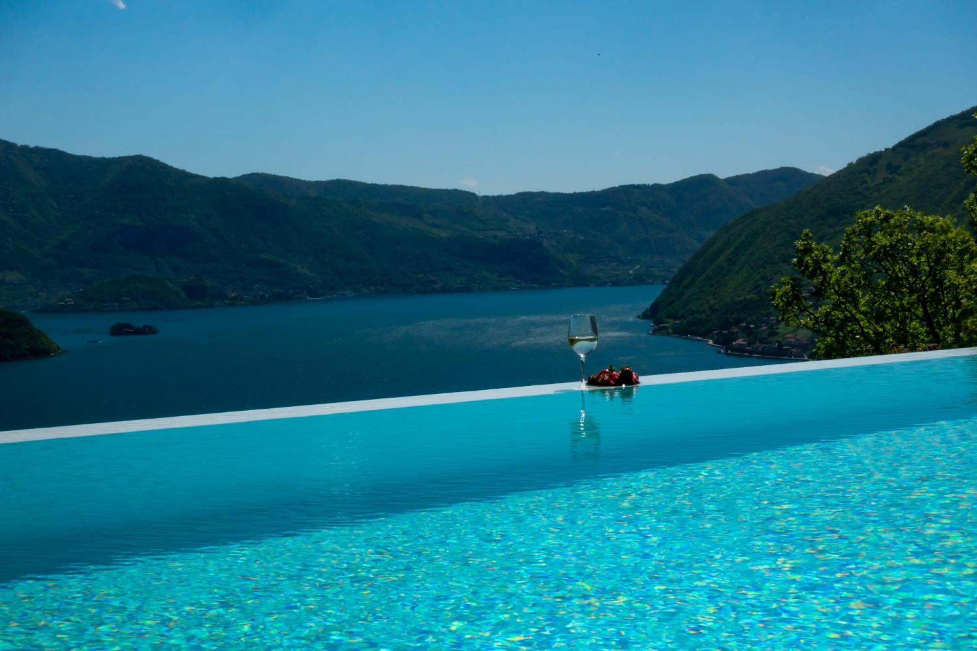 Mia Isola With Lake View, Garden And Swimming Pool Parzanica エクステリア 写真