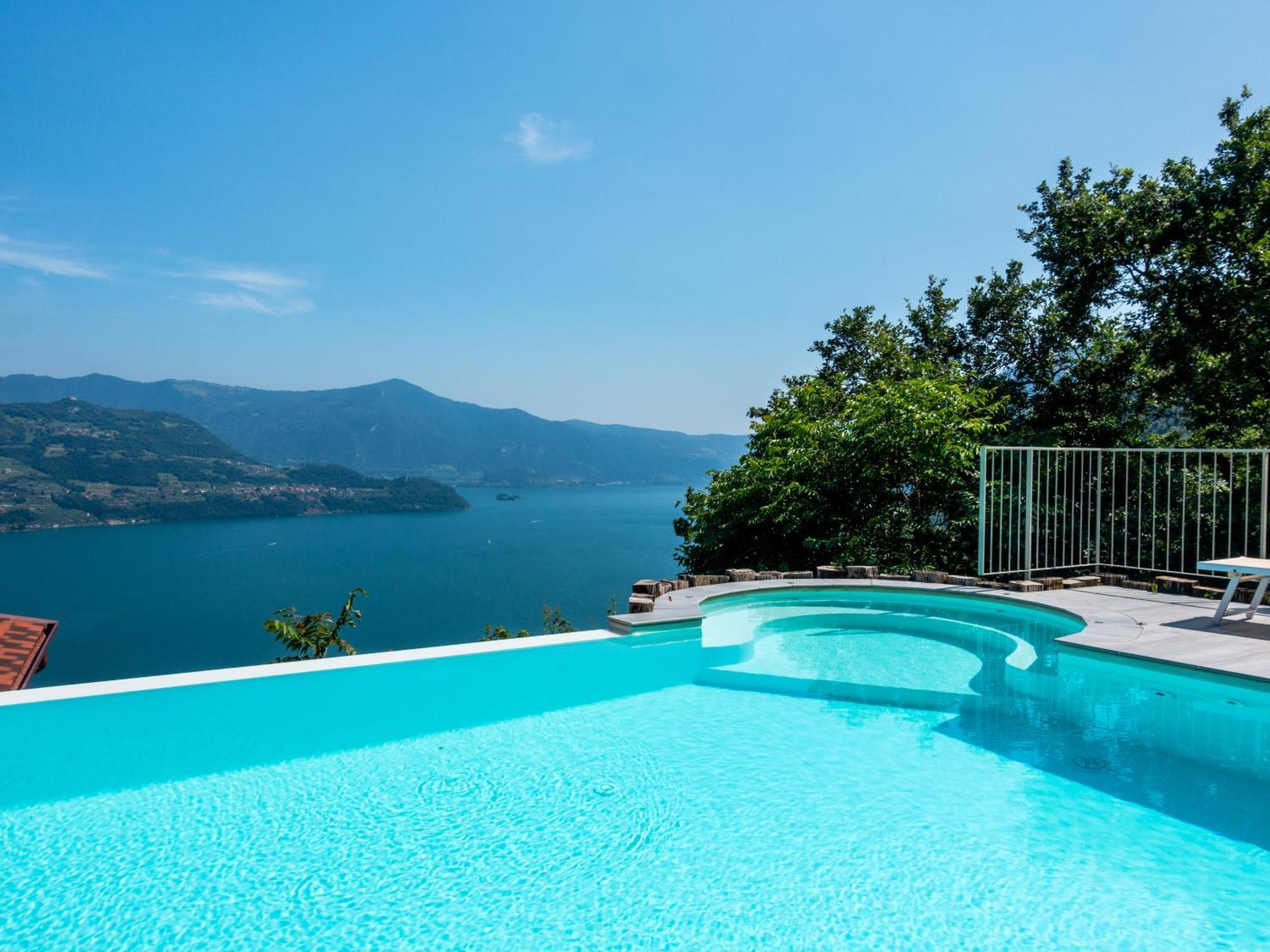 Mia Isola With Lake View, Garden And Swimming Pool Parzanica エクステリア 写真